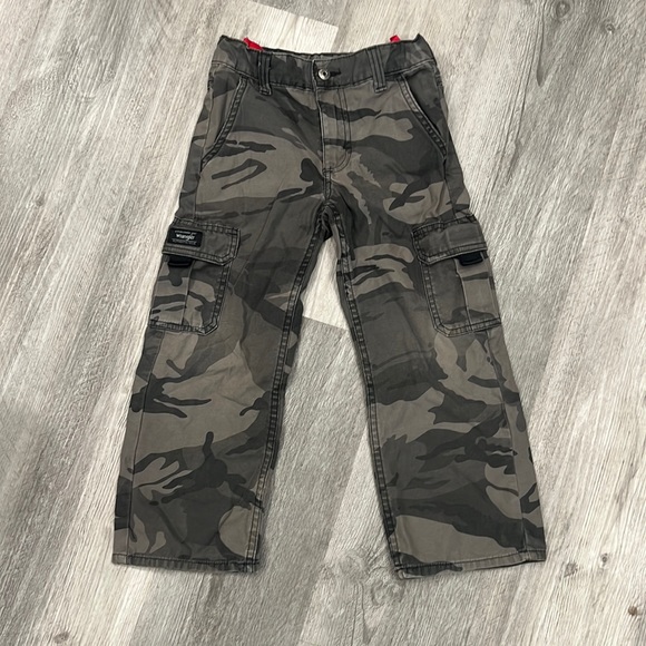 Wrangler Bottoms Wrangler Camo Cargo Pants Euc Poshmark